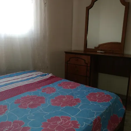 Cozy Two Bedroom * לרנקה