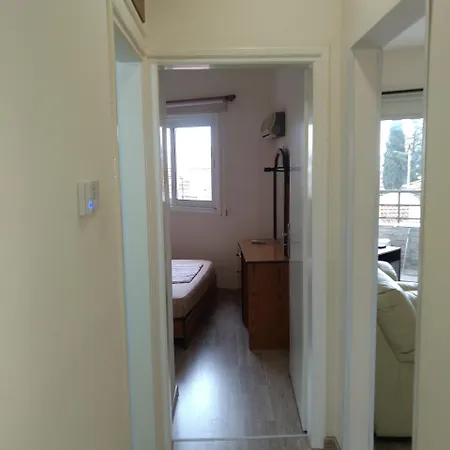Cozy Two Bedroom דירה