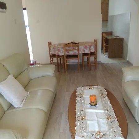 Cozy Two Bedroom דירה *