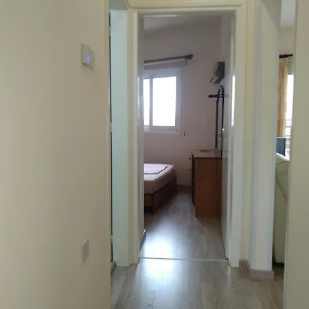 Cozy Two Bedroom * ラルナカ