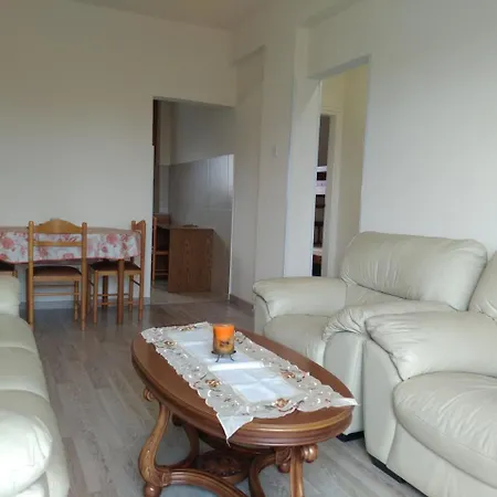 Cozy Two Bedroom アパート