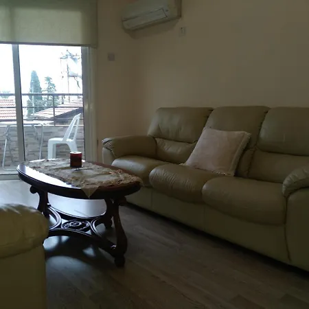 Cozy Two Bedroom Apartament *